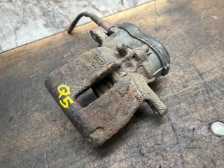 bontott AUDI Q5 Jobb hátsó Féknyereg Munkahengerrel