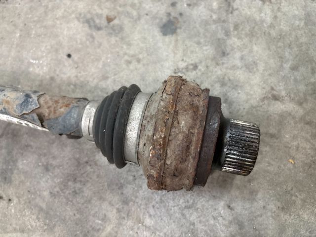 bontott AUDI Q5 Jobb hátsó Féltengely