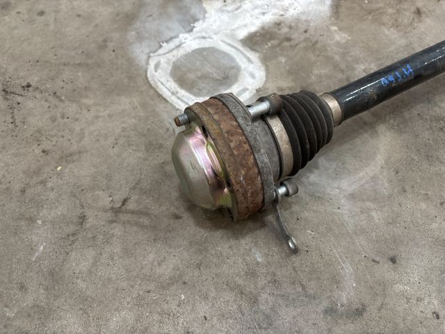 bontott AUDI Q5 Jobb hátsó Féltengely