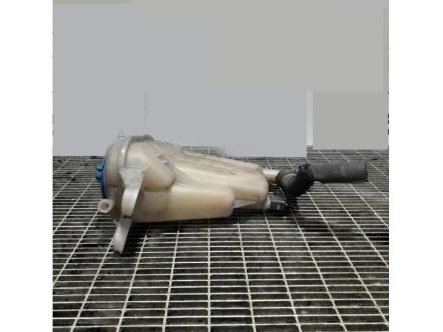 bontott AUDI Q5 Kiegyenlítő Tartály