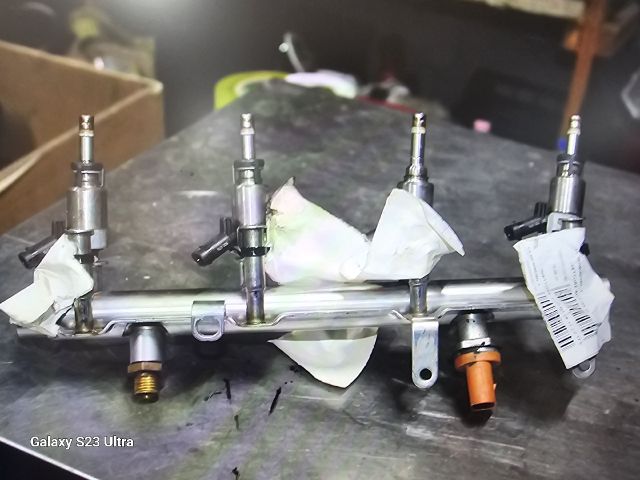 bontott AUDI Q5 Porlasztó Sor / Híd