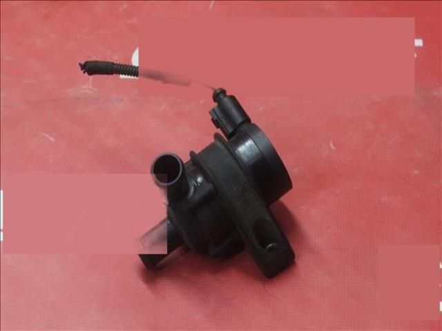 bontott AUDI Q5 Vízpumpa