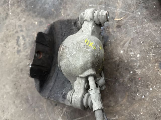 bontott AUDI Q5 Bal első Féknyereg Munkahengerrel