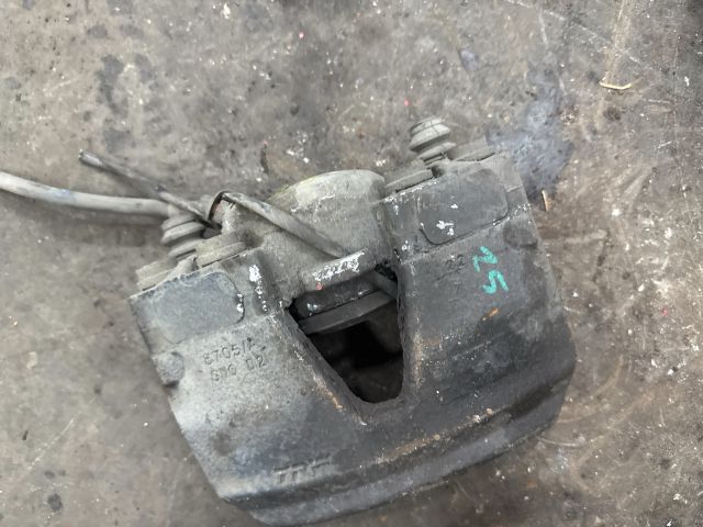 bontott AUDI Q5 Bal első Féknyereg Munkahengerrel