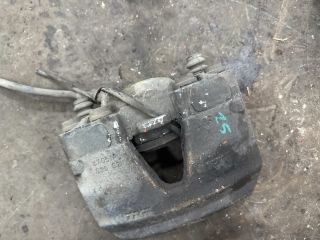 bontott AUDI Q5 Bal első Féknyereg Munkahengerrel