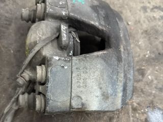 bontott AUDI Q5 Bal első Féknyereg Munkahengerrel