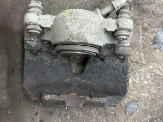 bontott AUDI Q5 Bal első Féknyereg Munkahengerrel