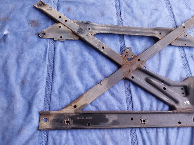 bontott AUDI Q5 Alsó Kereszttartó