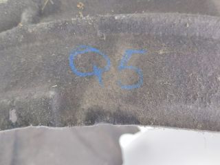 bontott AUDI Q5 Bal első Dobbetét (Kerékjárati, Műanyag)