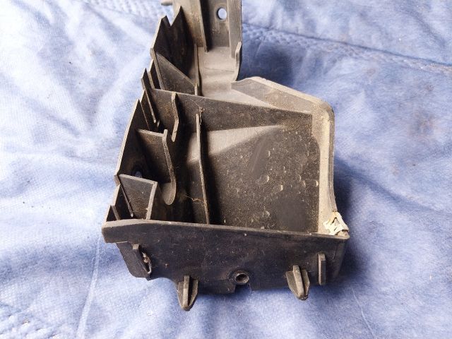 bontott AUDI Q5 Bal első Oldal Lökhárító Tartó (Műanyag)