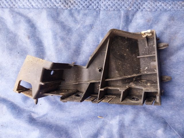 bontott AUDI Q5 Bal első Oldal Lökhárító Tartó (Műanyag)