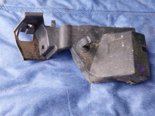 bontott AUDI Q5 Bal első Oldal Lökhárító Tartó (Műanyag)