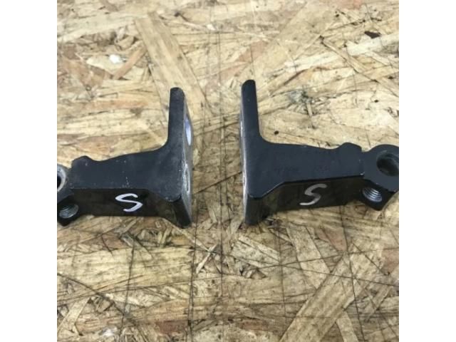 bontott AUDI Q5 Bal első Zsanér