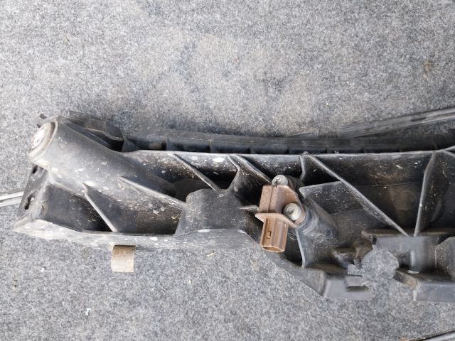 bontott AUDI Q5 Bal Fényszóró Tartó