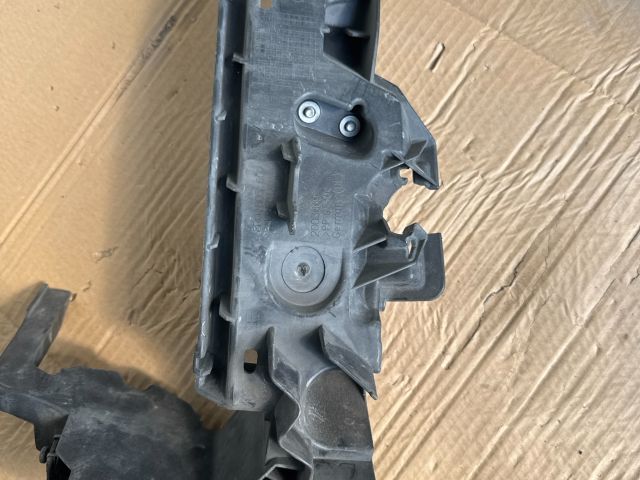 bontott AUDI Q5 Bal Fényszóró Tartó