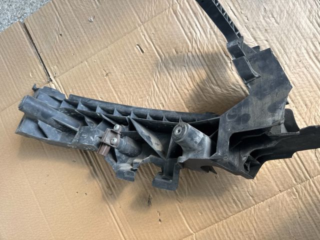 bontott AUDI Q5 Bal Fényszóró Tartó