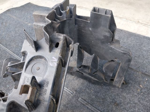 bontott AUDI Q5 Bal Fényszóró Tartó