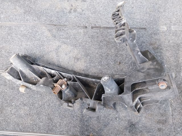 bontott AUDI Q5 Bal Fényszóró Tartó