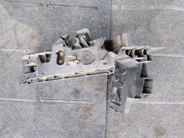 bontott AUDI Q5 Bal Fényszóró Tartó