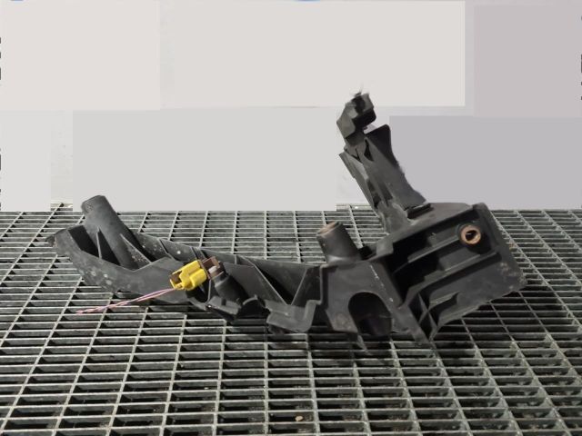 bontott AUDI Q5 Bal Fényszóró Tartó