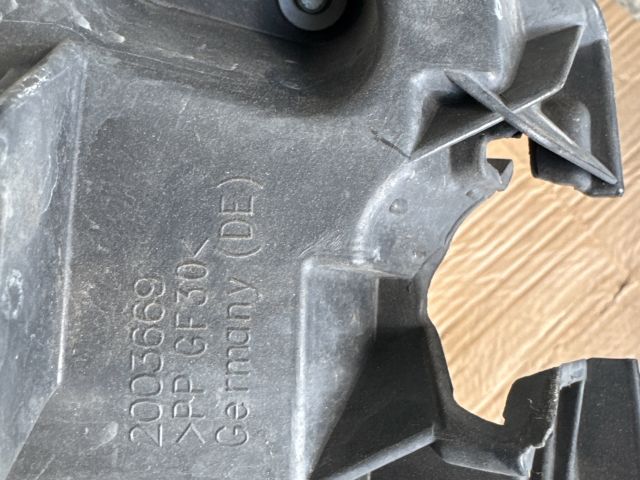 bontott AUDI Q5 Bal Fényszóró Tartó