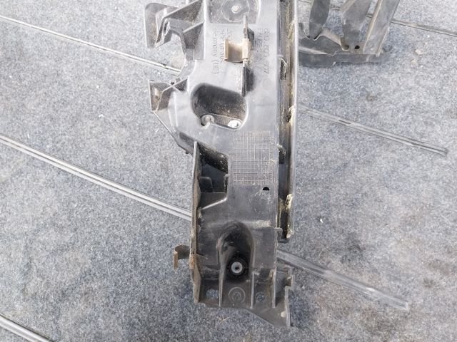 bontott AUDI Q5 Bal Fényszóró Tartó