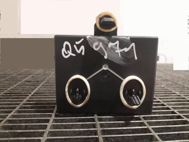 bontott AUDI Q5 Bal hátsó Ajtó Vezérlőegység