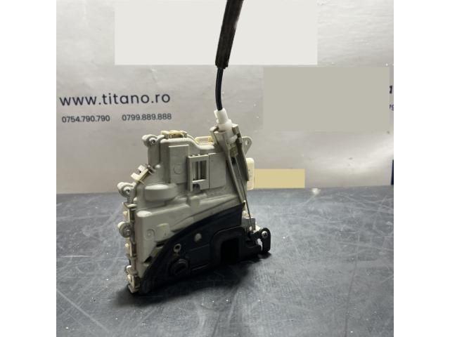 bontott AUDI Q5 Bal hátsó Ajtózár