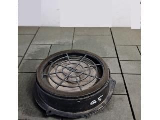 bontott AUDI Q5 Bal hátsó Hangszóró