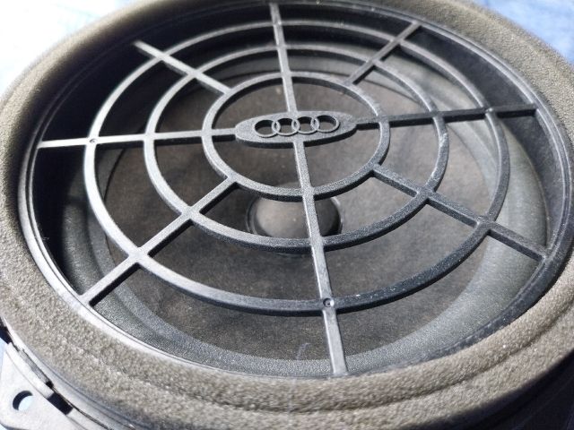 bontott AUDI Q5 Bal hátsó Hangszóró