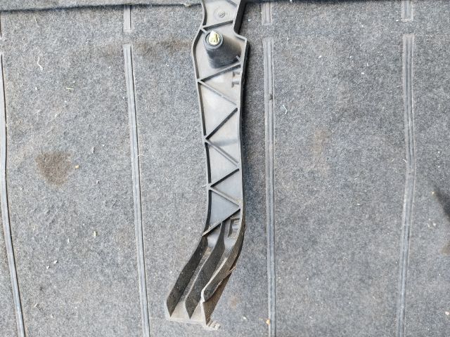 bontott AUDI Q5 Bal hátsó Oldal Lökhárító Tartó (Műanyag)