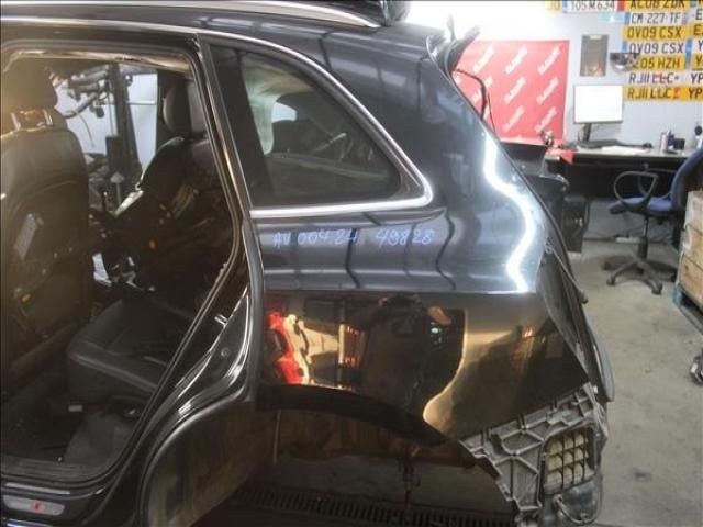 bontott AUDI Q5 Bal hátsó Sárvédő