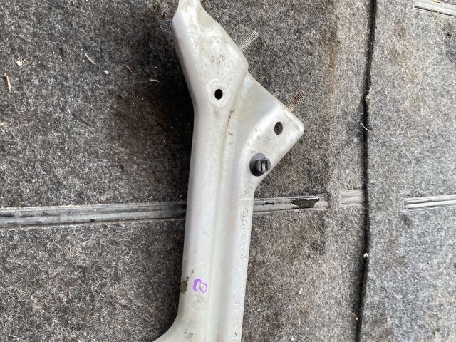 bontott AUDI Q5 Bal Sárvédő Oldaltartó