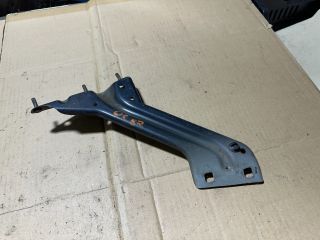 bontott AUDI Q5 Bal Sárvédő Oldaltartó