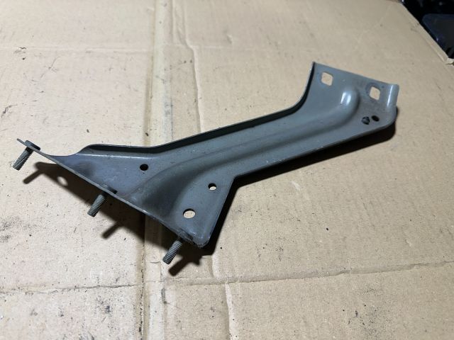 bontott AUDI Q5 Bal Sárvédő Oldaltartó