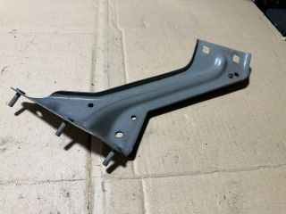 bontott AUDI Q5 Bal Sárvédő Oldaltartó