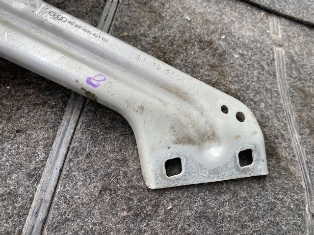 bontott AUDI Q5 Bal Sárvédő Oldaltartó