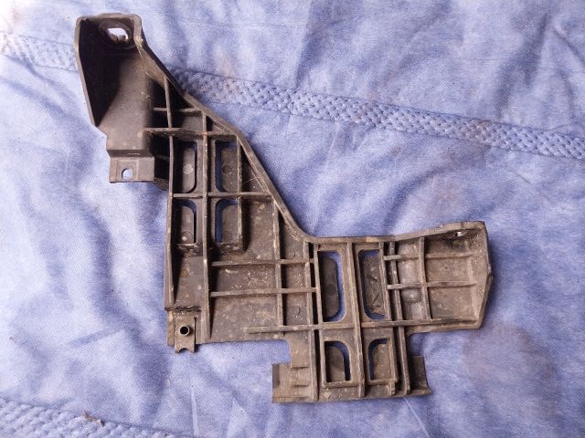 bontott AUDI Q5 Bal Sárvédő Oldaltartó