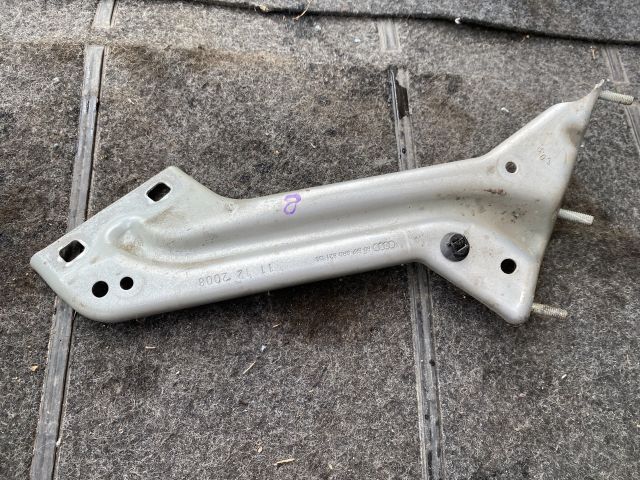 bontott AUDI Q5 Bal Sárvédő Oldaltartó