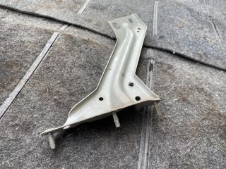 bontott AUDI Q5 Bal Sárvédő Oldaltartó