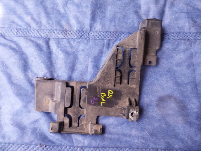 bontott AUDI Q5 Bal Sárvédő Oldaltartó