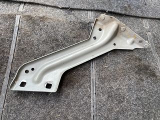 bontott AUDI Q5 Bal Sárvédő Oldaltartó