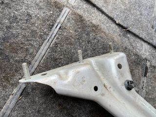 bontott AUDI Q5 Bal Sárvédő Oldaltartó