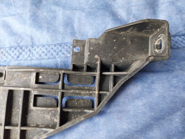 bontott AUDI Q5 Bal Sárvédő Oldaltartó