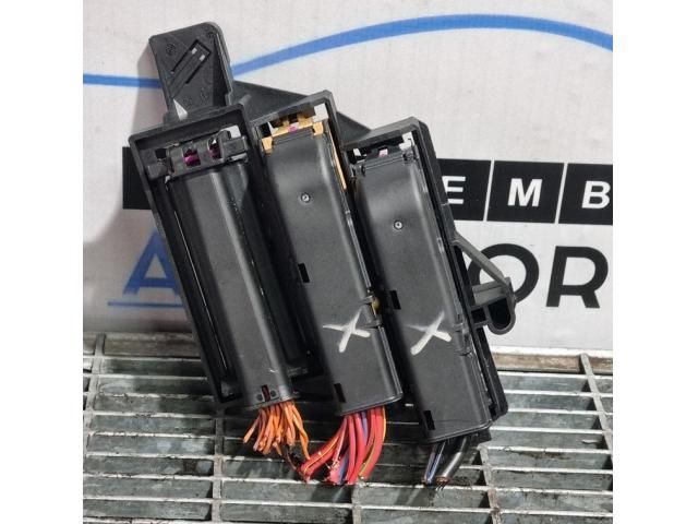 bontott AUDI Q5 Biztosítéktábla Utastér