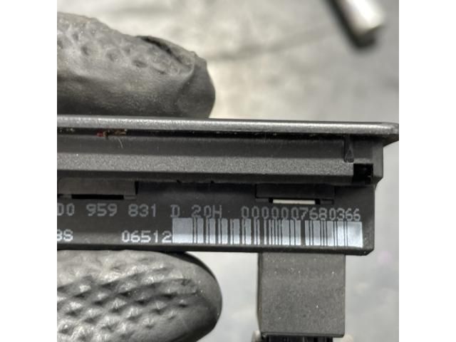 bontott AUDI Q5 Csomagtér Nyitó Kar / Gomb