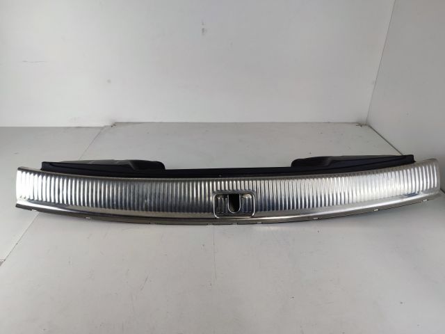 bontott AUDI Q5 Csomagtérajtó Díszléc