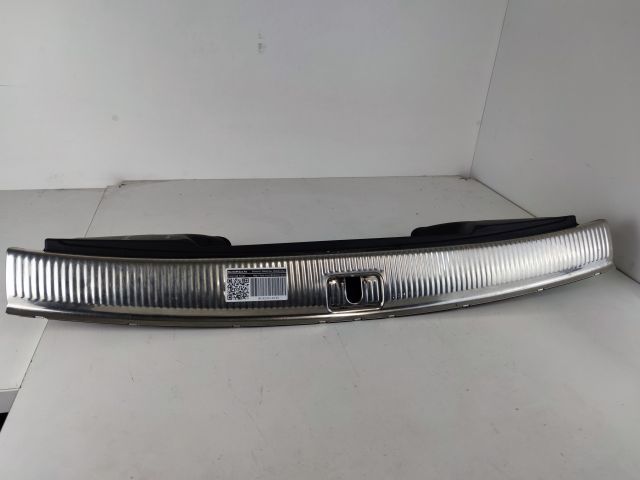 bontott AUDI Q5 Csomagtérajtó Díszléc