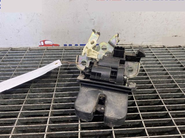 bontott AUDI Q5 Csomagtérajtó Ütköző