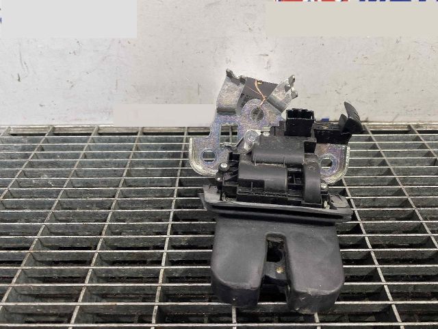 bontott AUDI Q5 Csomagtérajtó Ütköző